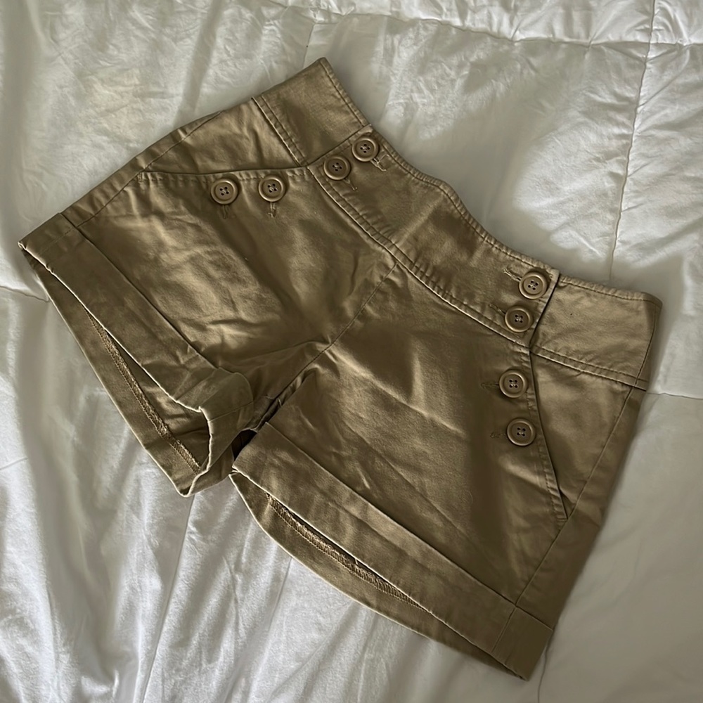 🤎 Banana Republic Tan Shorts
